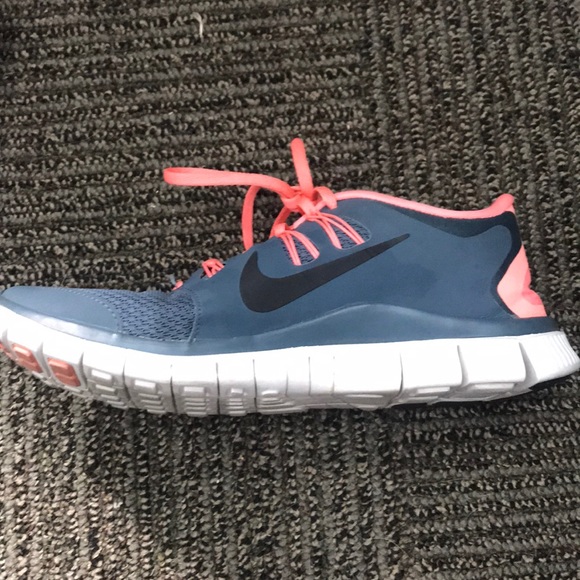 Nike Free Runs - Picture 4 of 4